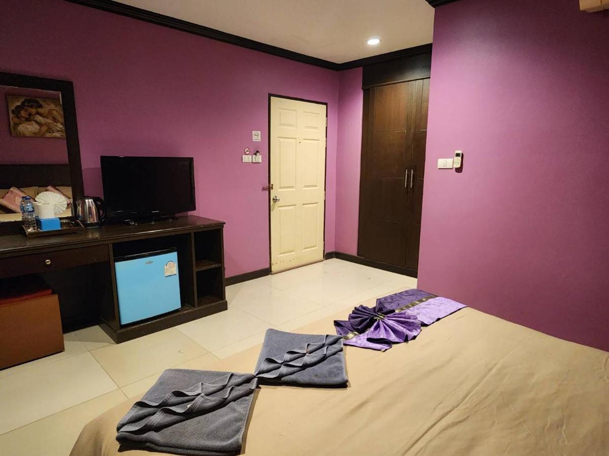 Hollywood In Love Hotel Patong