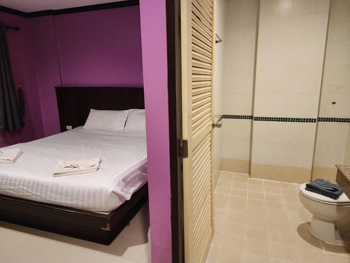 Hotel Hollywood In Love