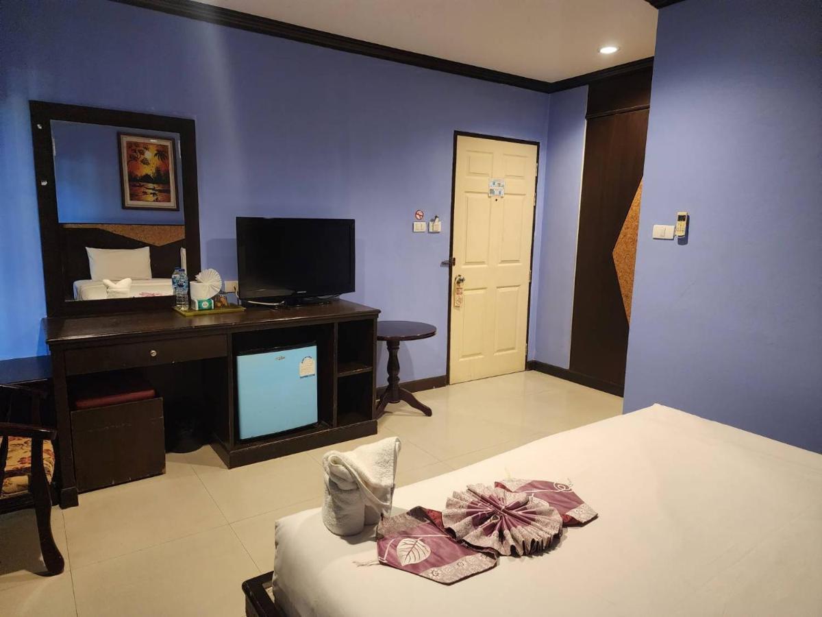 Hotel Hollywood In Love