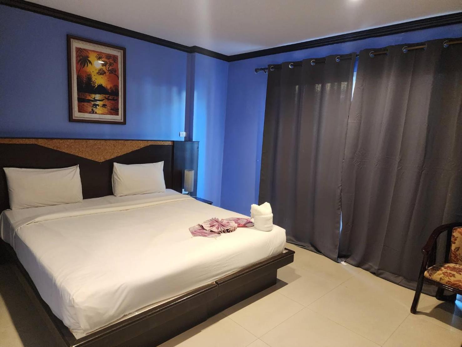 Hollywood In Love Patong